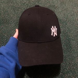 Black Yankees hat 🎀
